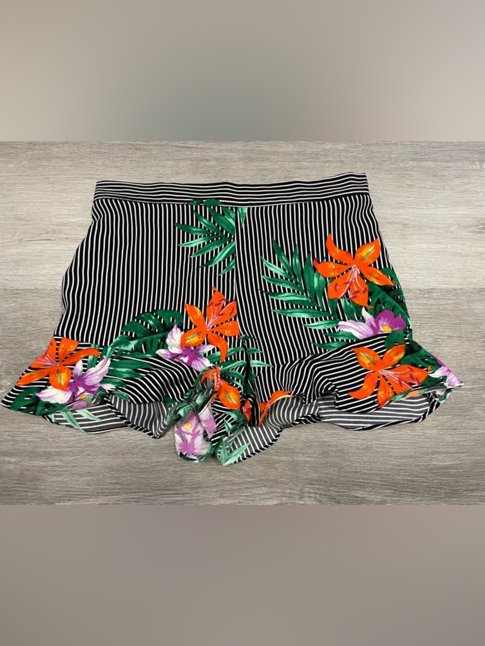 Who What Wear Black & White Striped Multicolor Floral High Ruffled Shorts Size 6